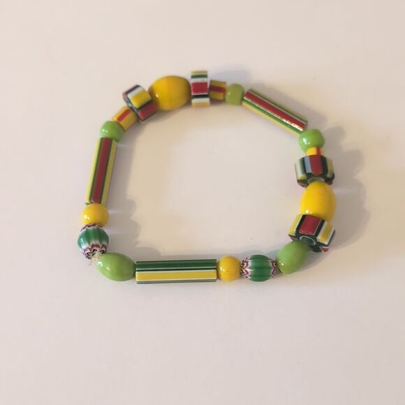 815 Green Yellow Red Striped Glass Beaded Bracelet - Picture 4 of 4